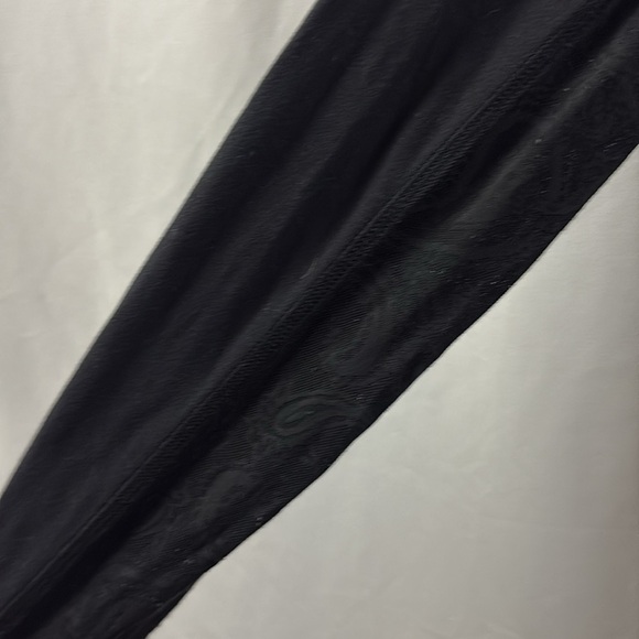 Lululemon Run Your Heart Out Size Medium Black Pullover - Picture 7 of 11